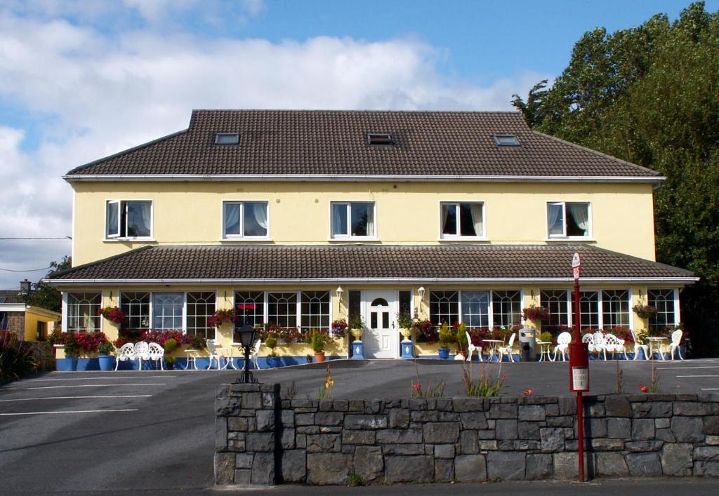 Teach Na Coiribe B&B Castlegar Экстерьер фото