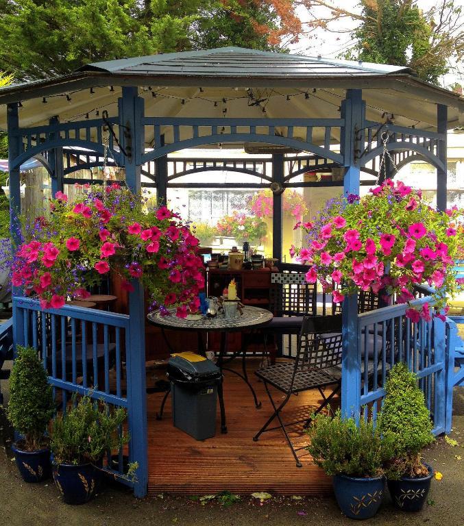 Teach Na Coiribe B&B Castlegar Экстерьер фото